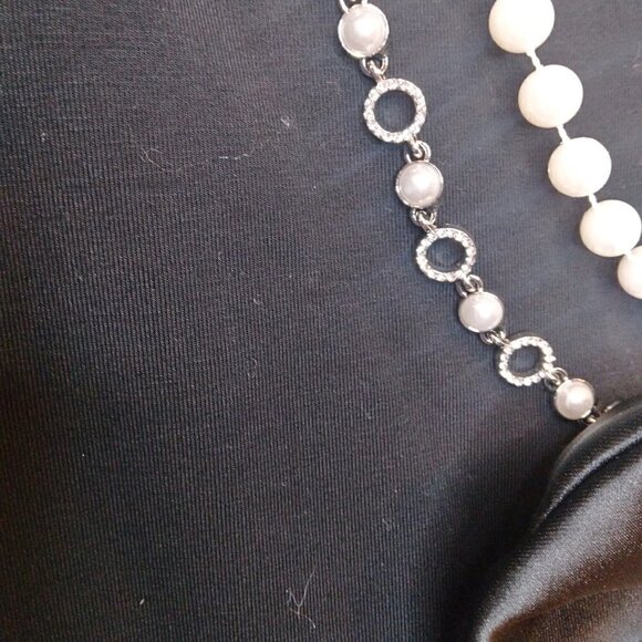 PASTEL COLLECTIONS BLACK BOW AND ROSETTE T-SHIRT W/ PEARL & CRYSTAL NECKLACE - Picture 5 of 7